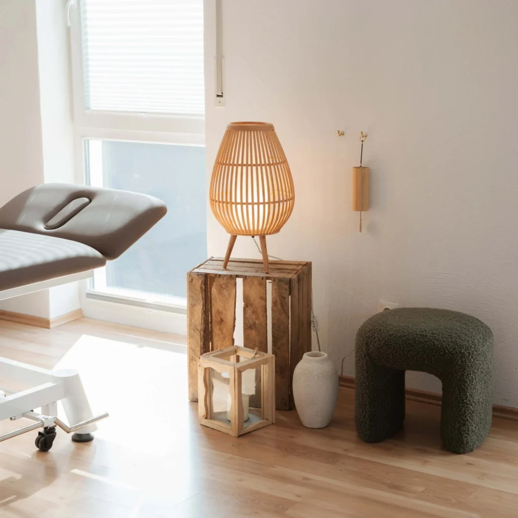 Moderner und gemütlicher Behandlungsraum der Physiotherapiepraxis PhysioVital in Alfeld